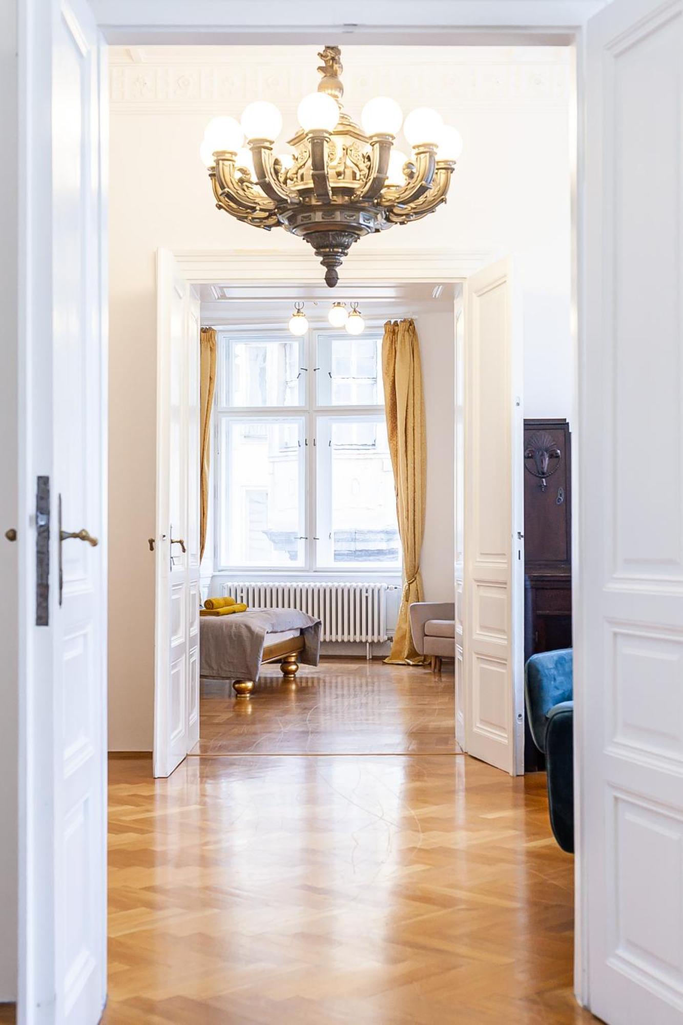 Royal Apartment By Charles Bridge View Of Saint Nicholas Church Praga Exterior foto