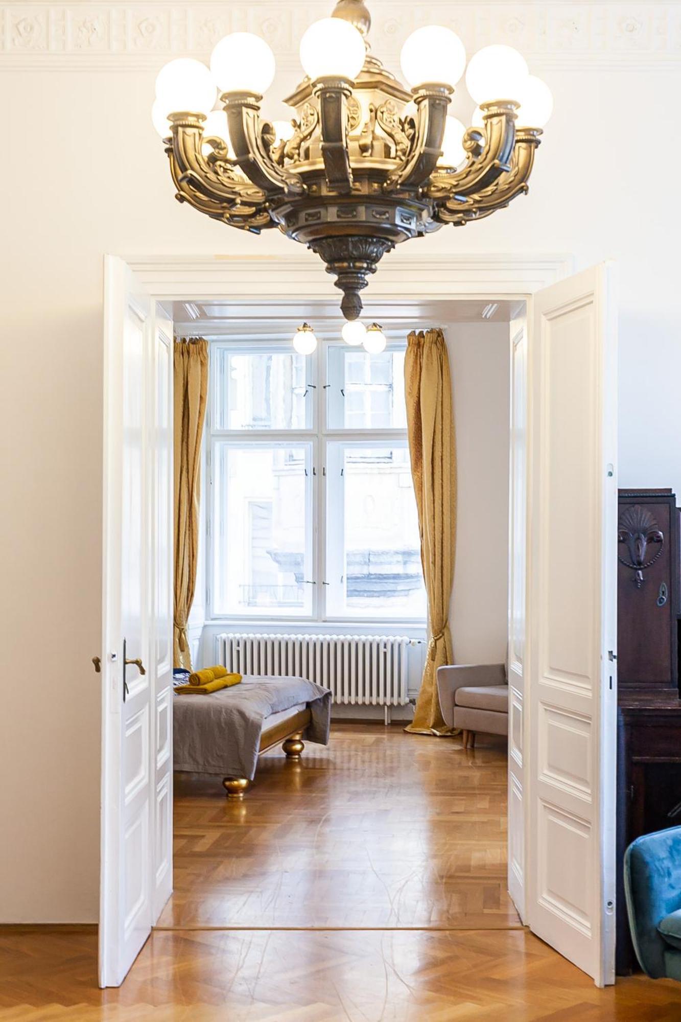 Royal Apartment By Charles Bridge View Of Saint Nicholas Church Praga Exterior foto