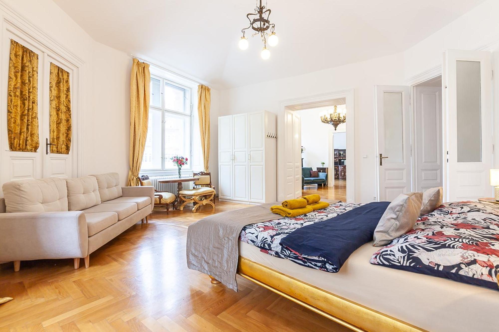 Royal Apartment By Charles Bridge View Of Saint Nicholas Church Praga Exterior foto