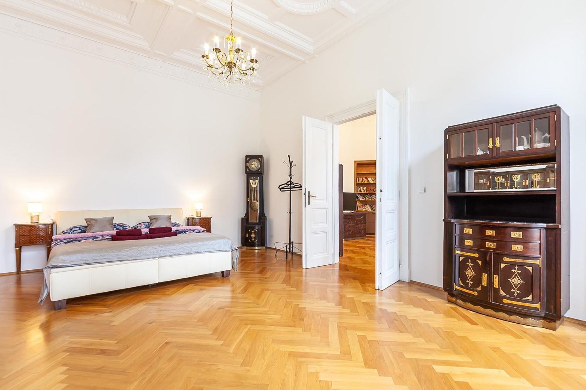 Royal Apartment By Charles Bridge View Of Saint Nicholas Church Praga Exterior foto