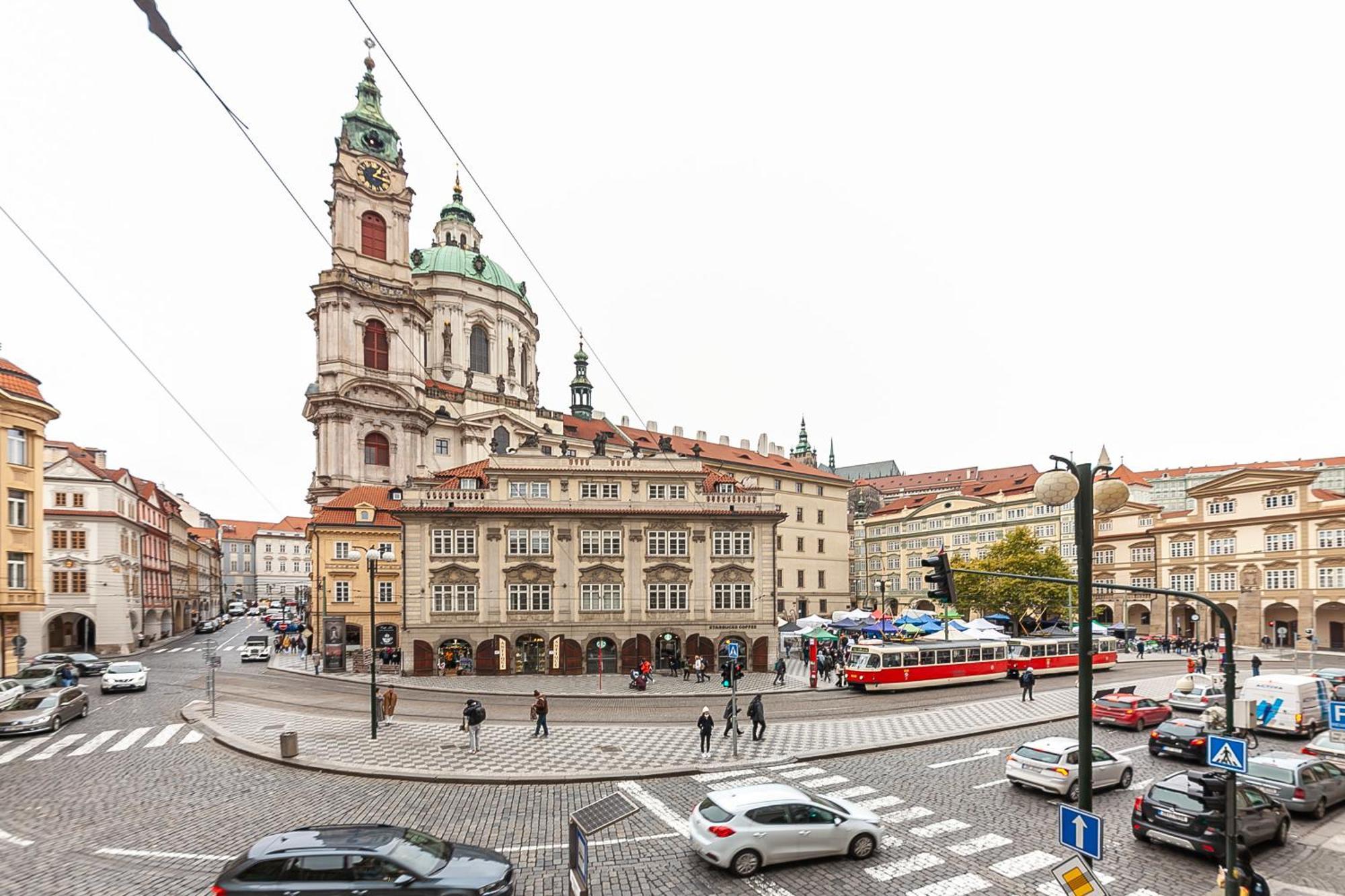 Royal Apartment By Charles Bridge View Of Saint Nicholas Church Praga Exterior foto