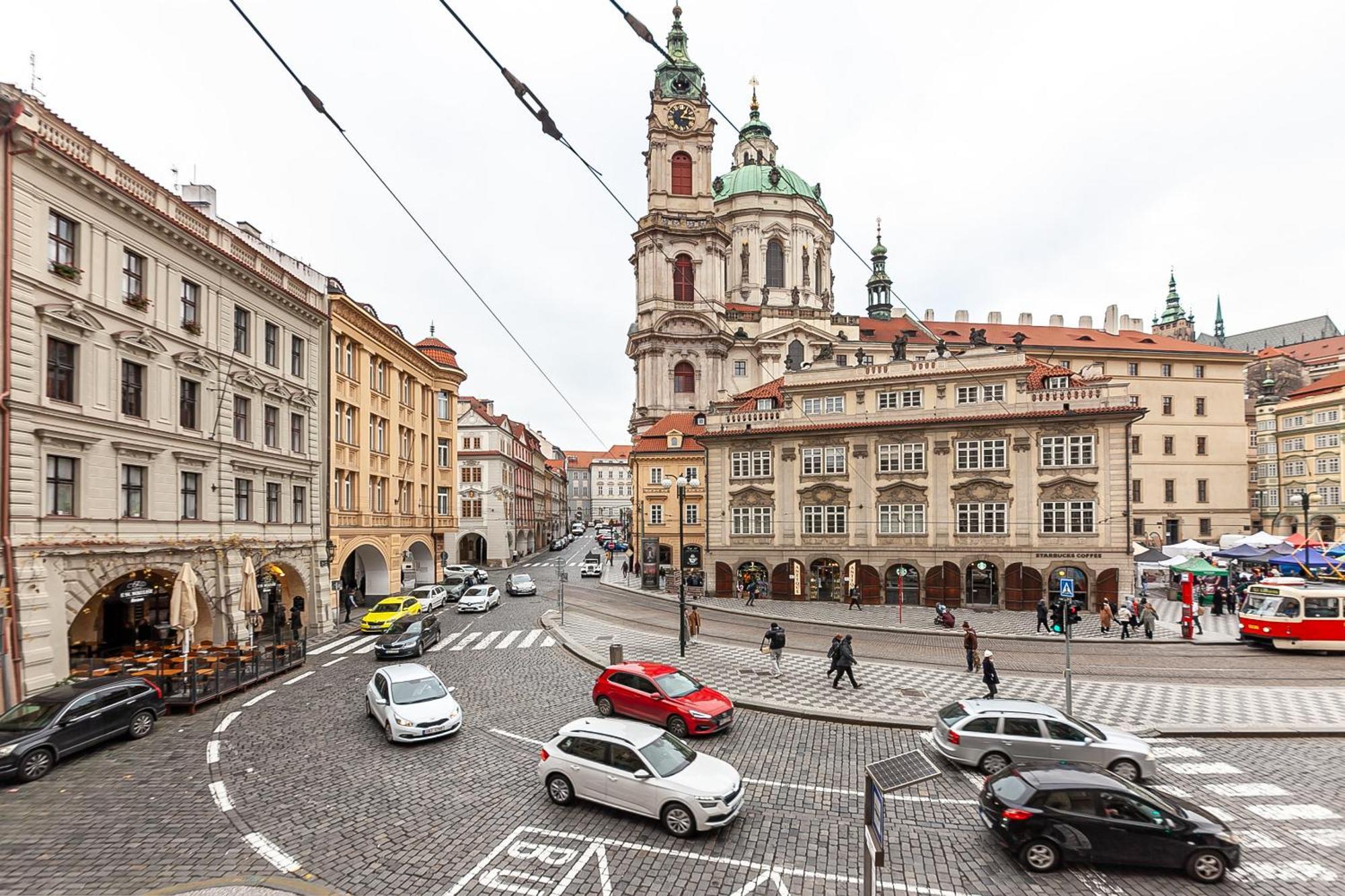 Royal Apartment By Charles Bridge View Of Saint Nicholas Church Praga Exterior foto