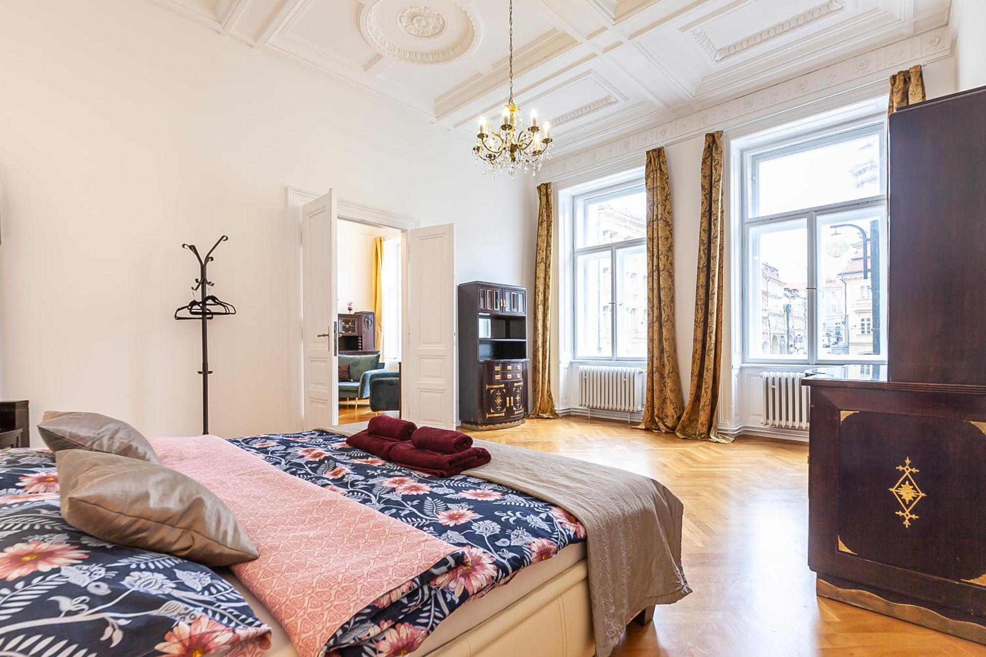 Royal Apartment By Charles Bridge View Of Saint Nicholas Church Praga Exterior foto
