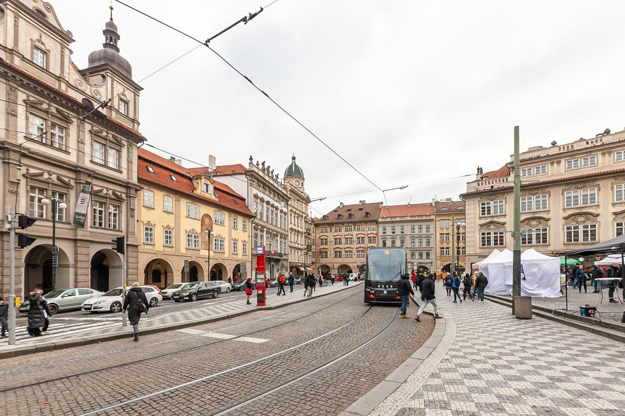 Royal Apartment By Charles Bridge View Of Saint Nicholas Church Praga Exterior foto