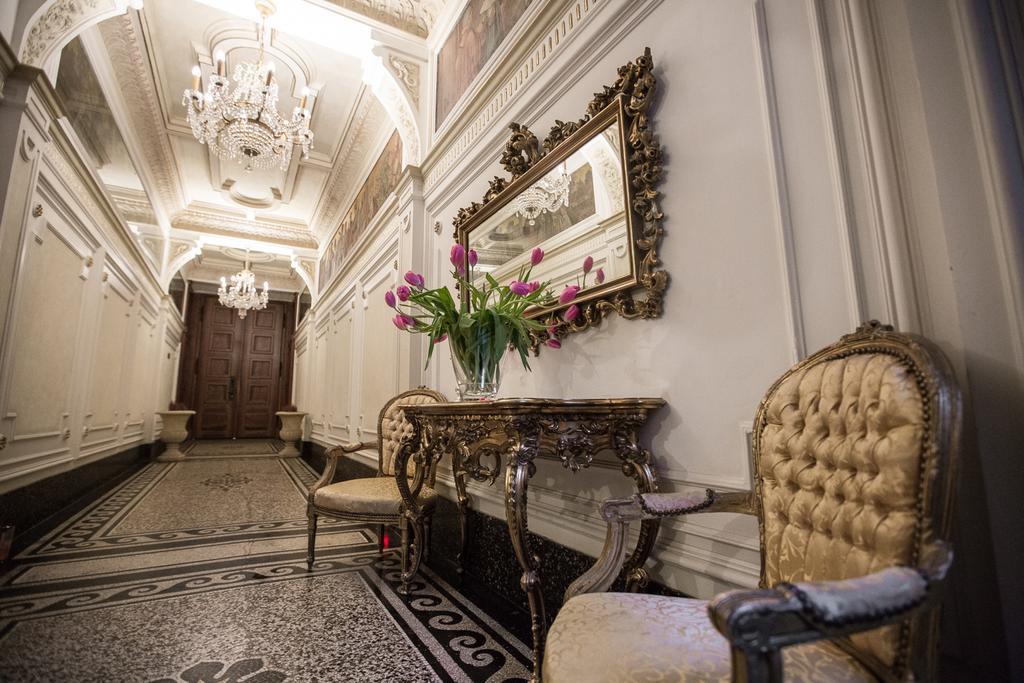 Royal Apartment By Charles Bridge View Of Saint Nicholas Church Praga Exterior foto