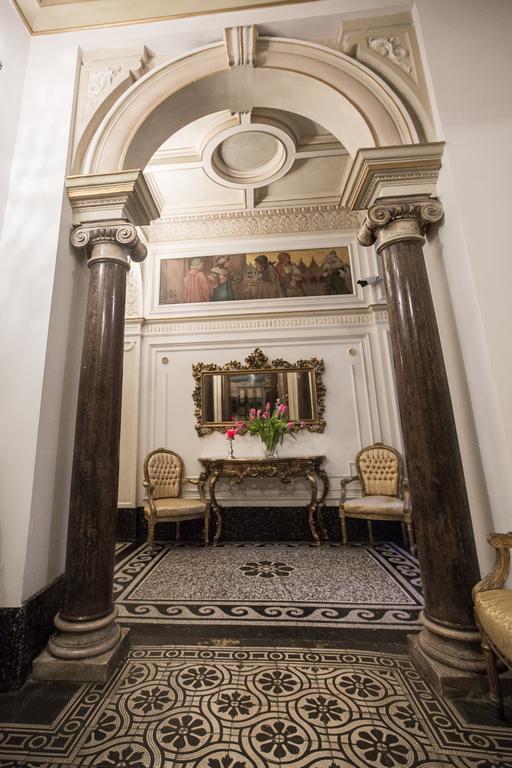 Royal Apartment By Charles Bridge View Of Saint Nicholas Church Praga Cameră foto